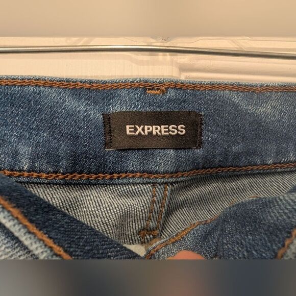 Express Mid Rise Medium Wash Skyscraper Stretch Jeans sz 8 long Slight Kick Hem - Picture 9 of 15